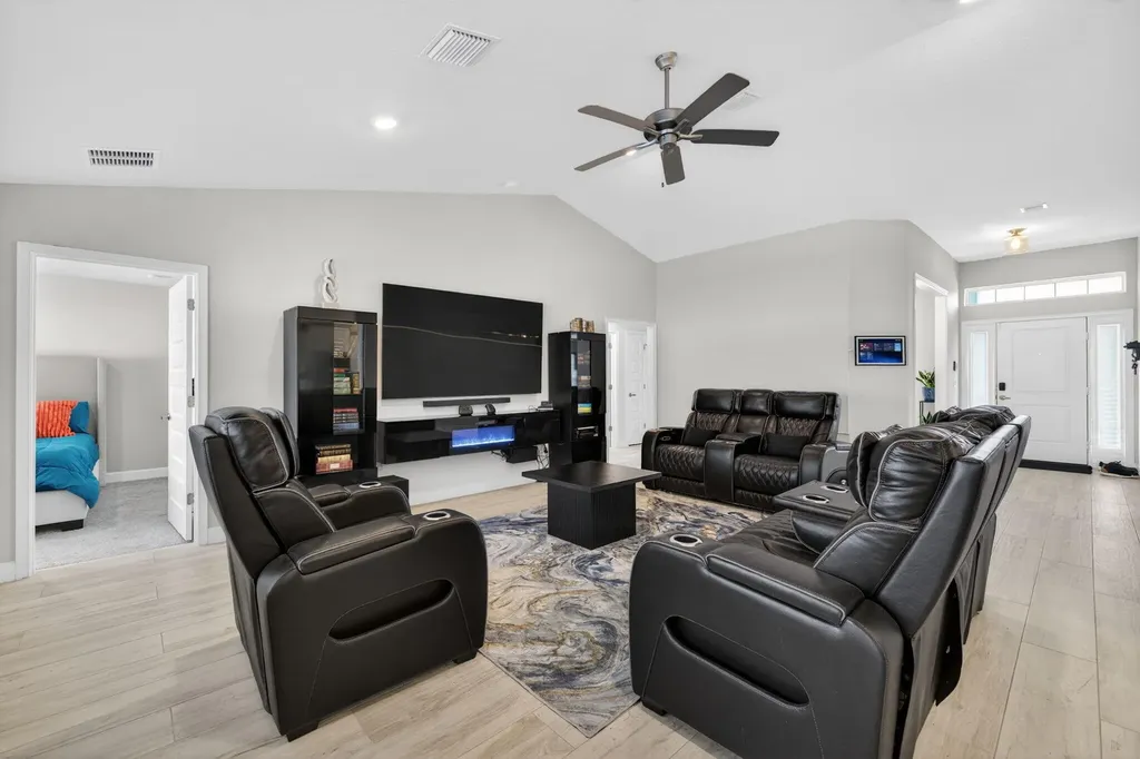 6748 NW Mamie Court Port St Lucie FL 34983