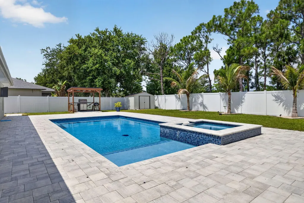 6748 NW Mamie Court Port St Lucie FL 34983