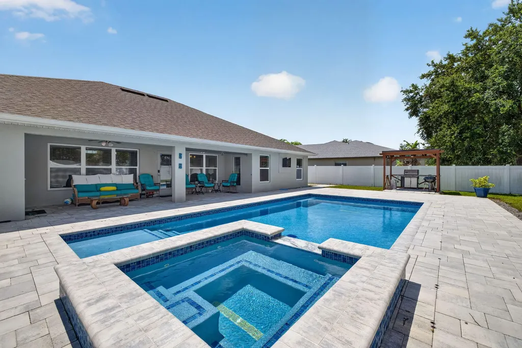 6748 NW Mamie Court Port St Lucie FL 34983