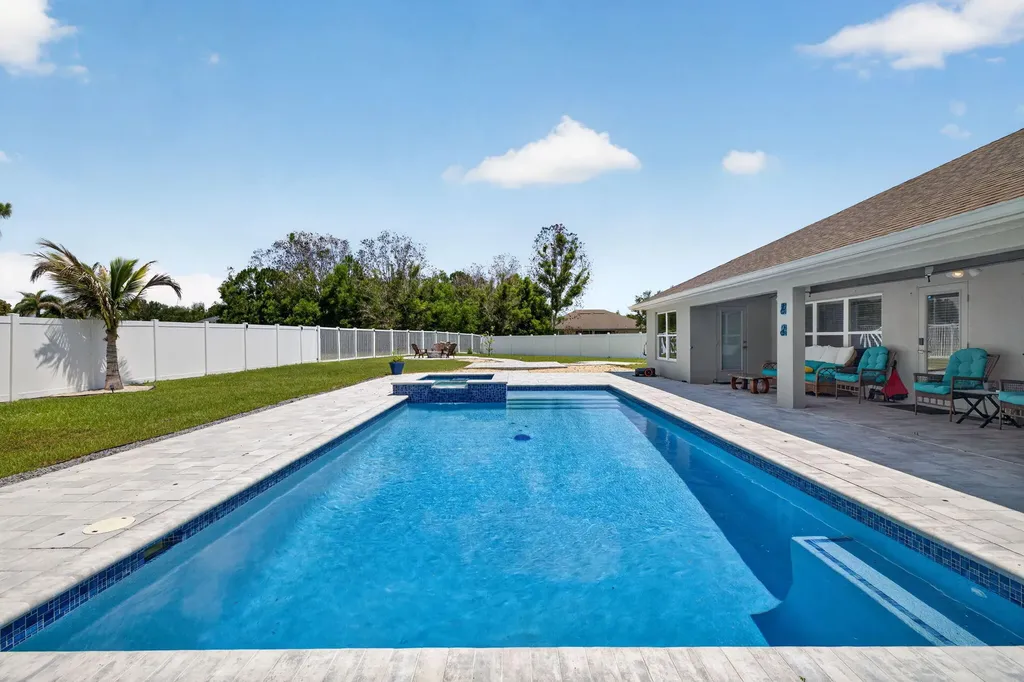 6748 NW Mamie Court Port St Lucie FL 34983