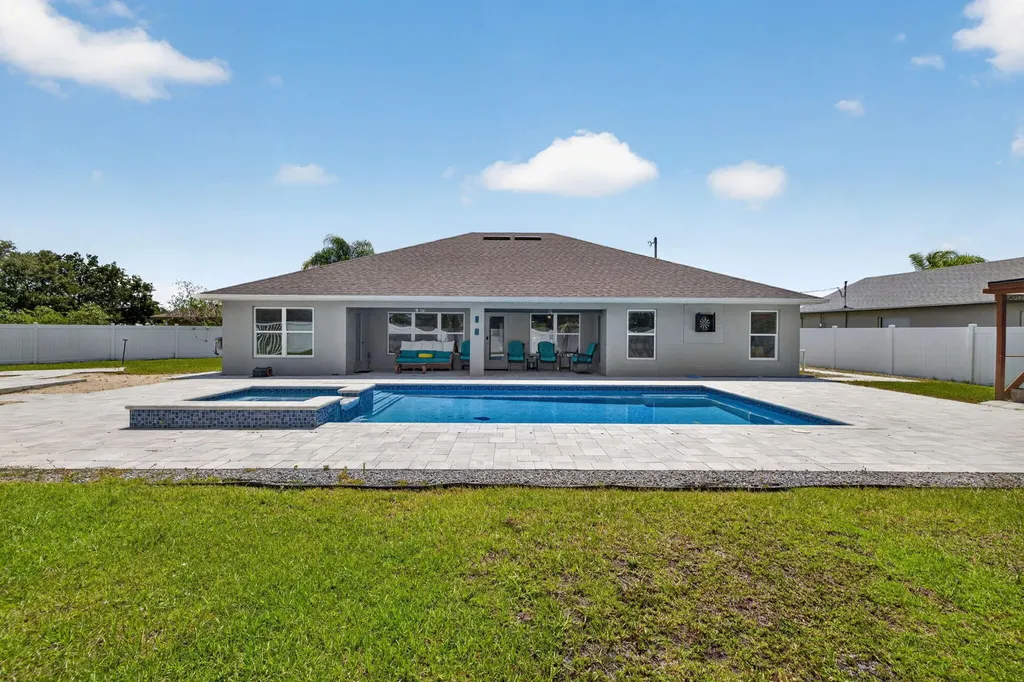6748 NW Mamie Court Port St Lucie FL 34983