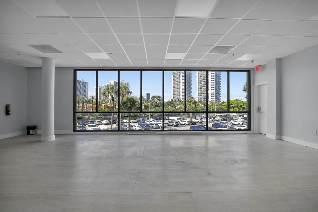 3701 N Country Club Drive Aventura FL 33180