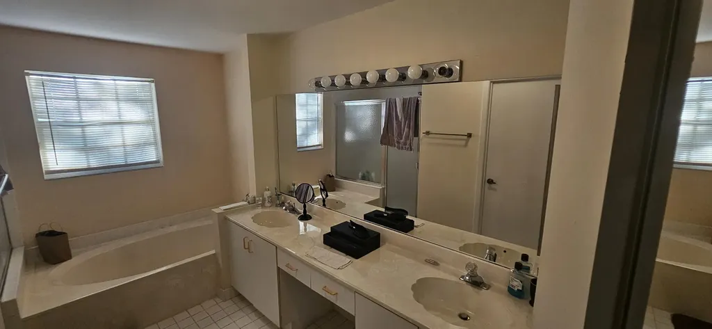 11453 Lakeview Drive Coral Springs FL 33071
