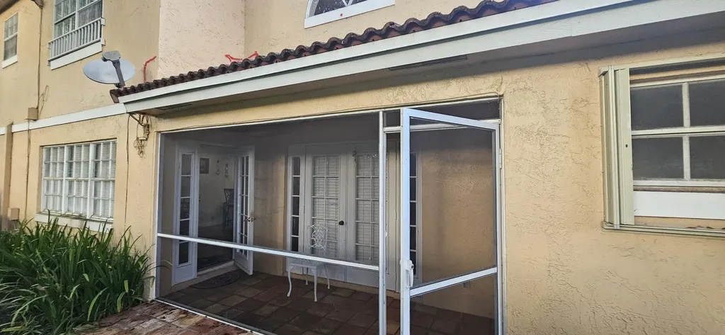 11453 Lakeview Drive Coral Springs FL 33071