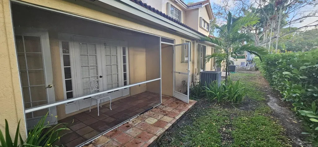 11453 Lakeview Drive Coral Springs FL 33071