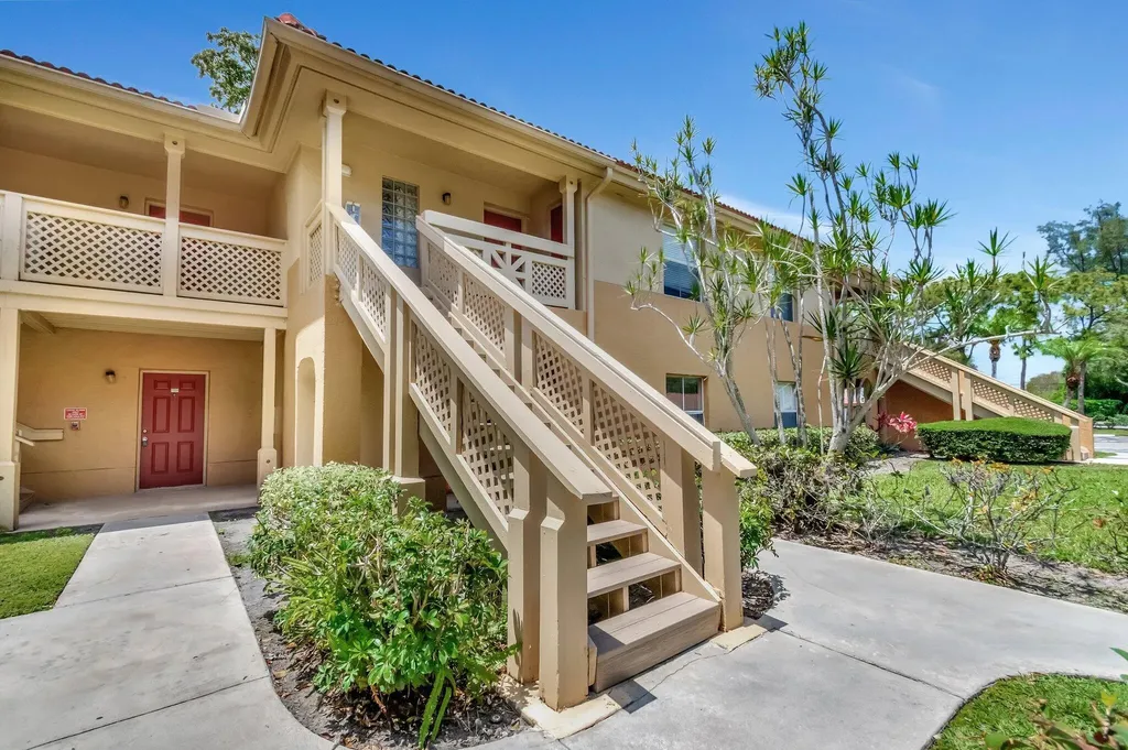 4847 Via Palm Lakes West Palm Beach FL 33417