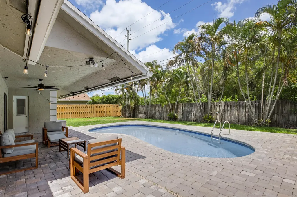 542 Indigo Avenue Wellington FL 33414