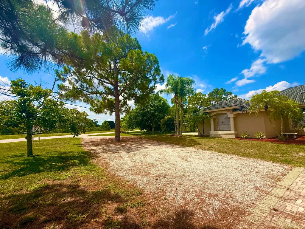 12037 Temple Boulevard The Acreage FL 33412