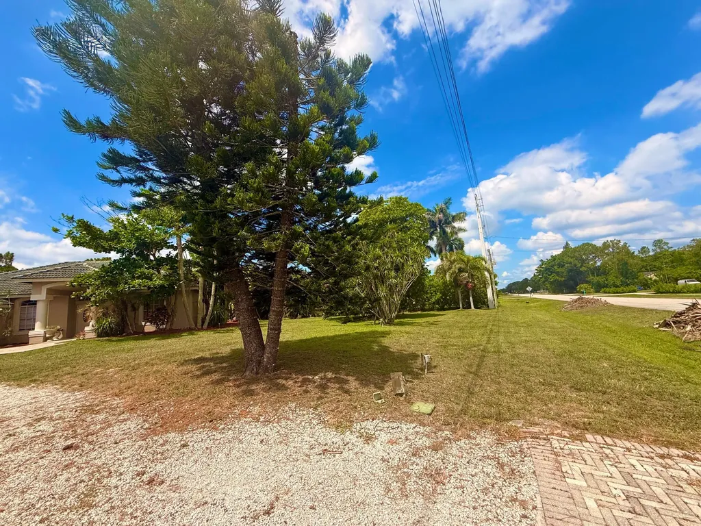 12037 Temple Boulevard The Acreage FL 33412