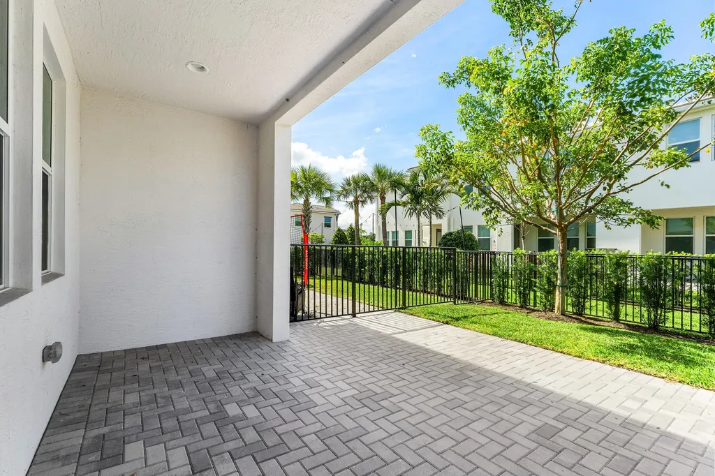 16474 Helix Court The Acreage FL 33470
