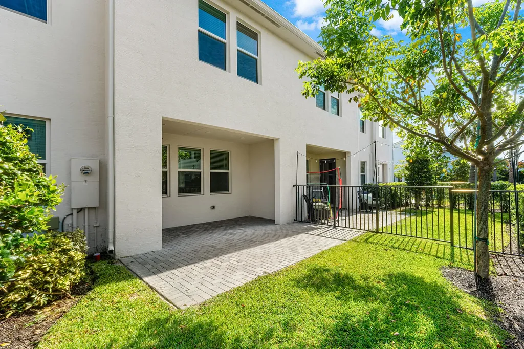 16474 Helix Court The Acreage FL 33470