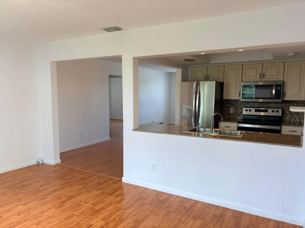 1009 SW 3rd Way Boynton Beach FL 33426