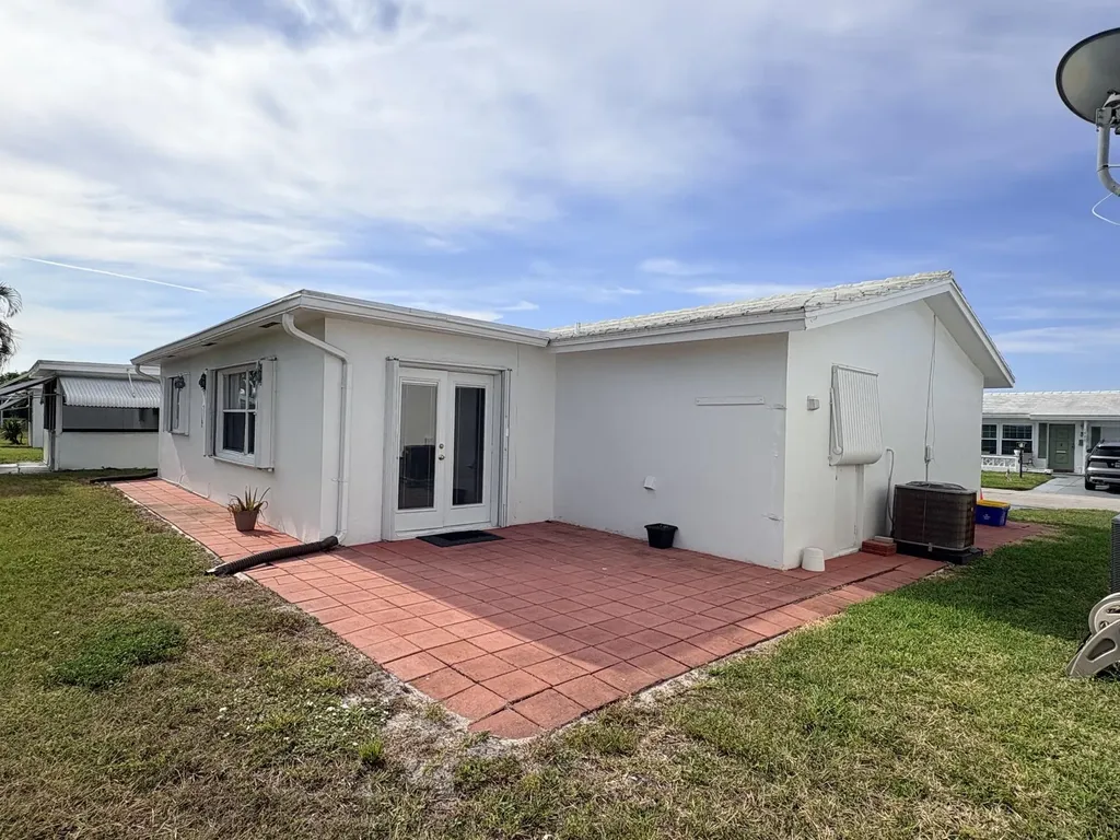 1009 SW 3rd Way Boynton Beach FL 33426