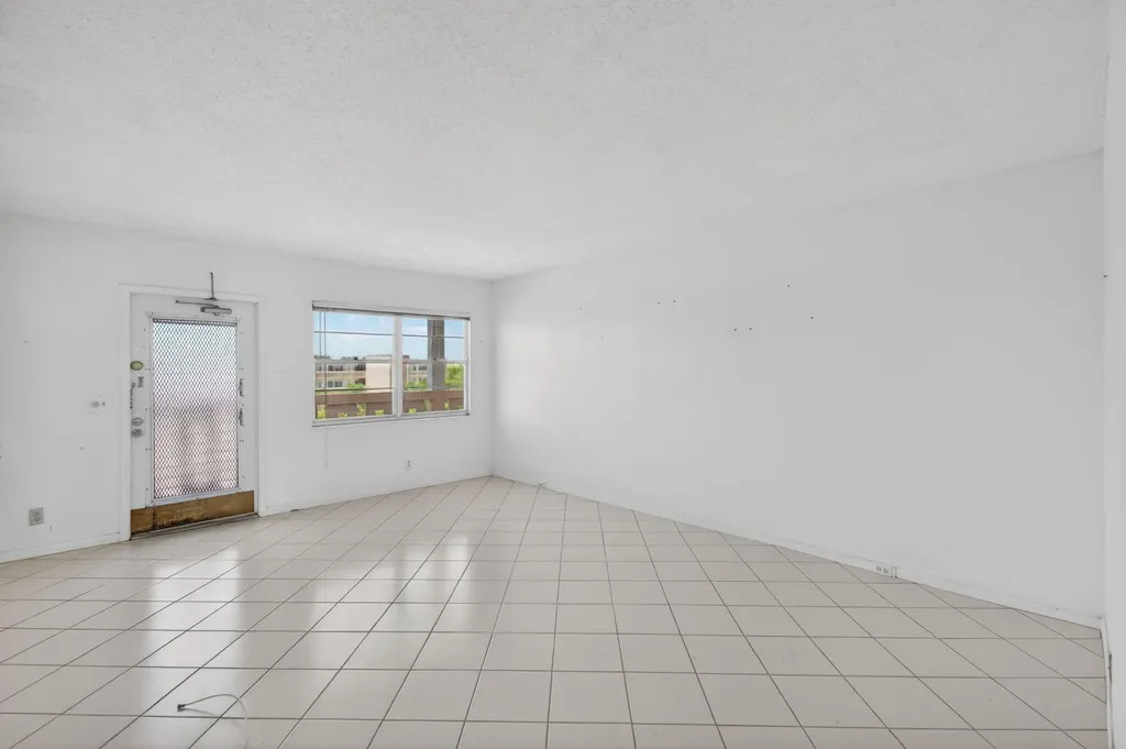 4059 Guildford D Boca Raton FL 33434