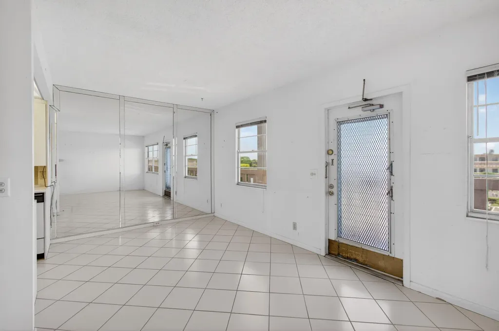 4059 Guildford D Boca Raton FL 33434