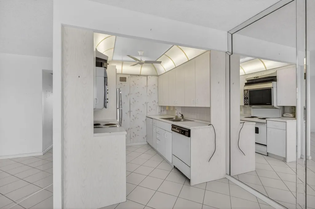4059 Guildford D Boca Raton FL 33434