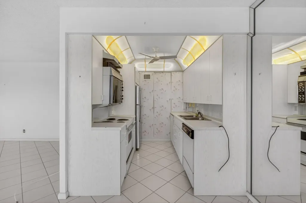 4059 Guildford D Boca Raton FL 33434