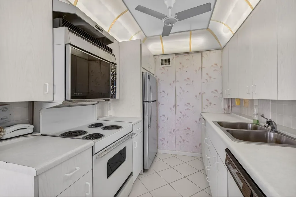 4059 Guildford D Boca Raton FL 33434
