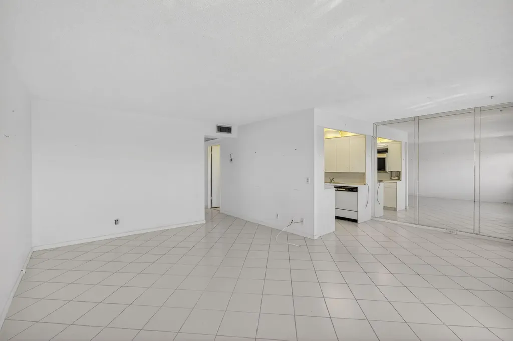 4059 Guildford D Boca Raton FL 33434