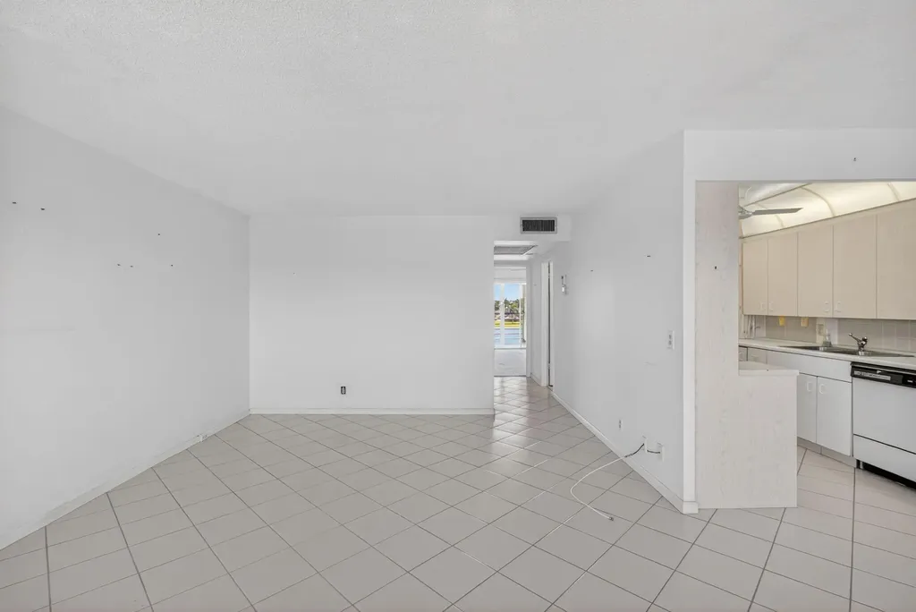4059 Guildford D Boca Raton FL 33434
