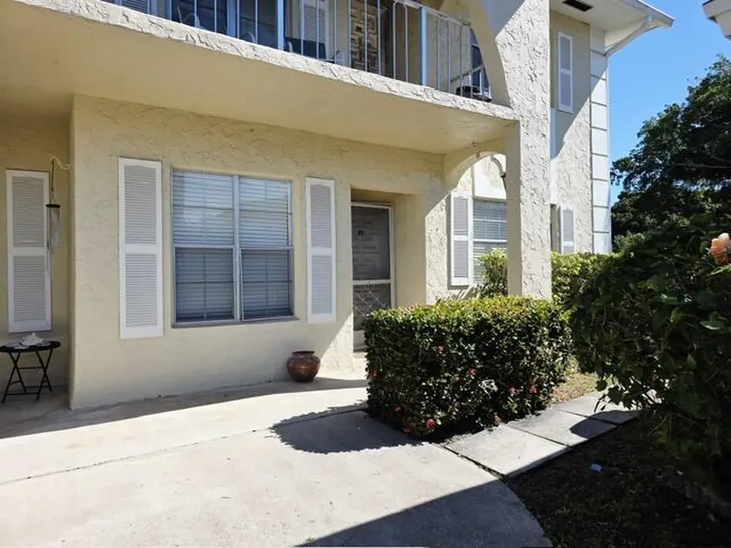 13721 Flora Place Delray Beach FL 33484