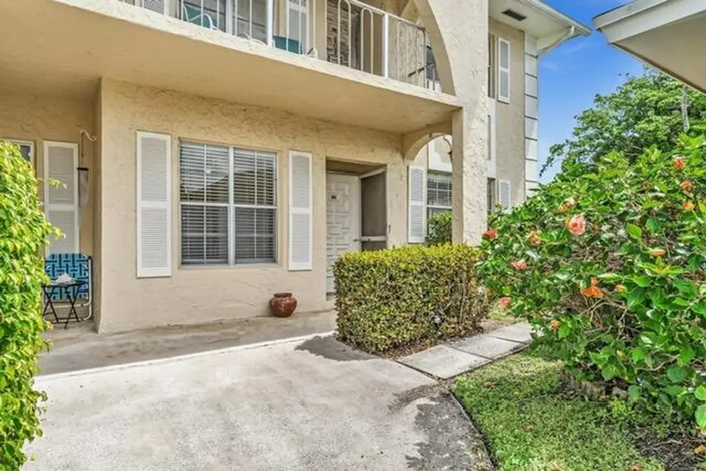 13721 Flora Place Delray Beach FL 33484