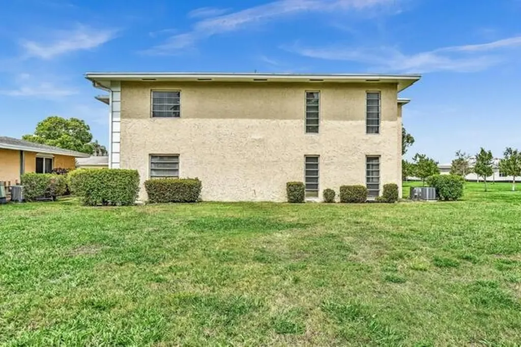 13721 Flora Place Delray Beach FL 33484
