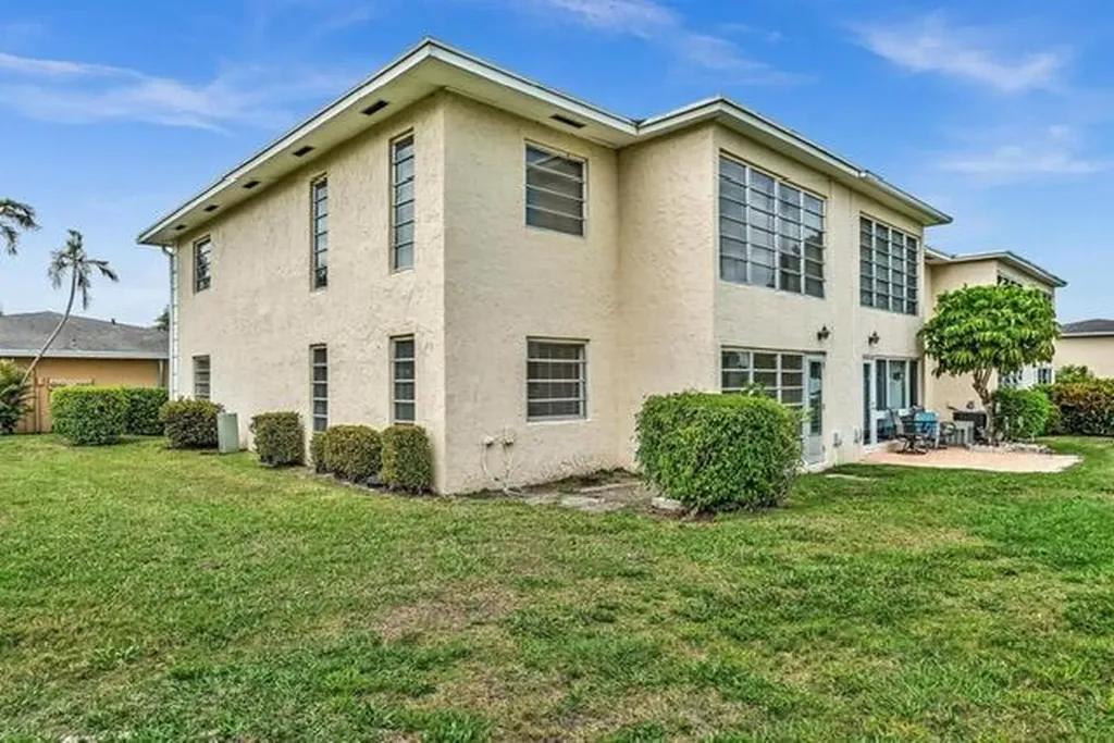 13721 Flora Place Delray Beach FL 33484