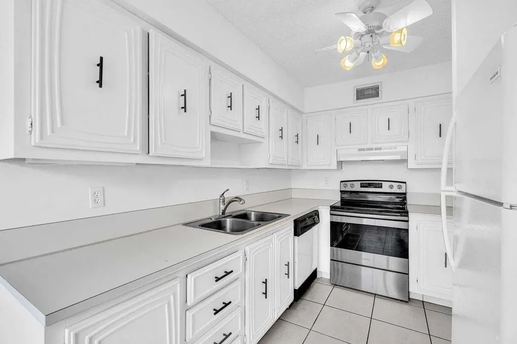 13721 Flora Place Delray Beach FL 33484