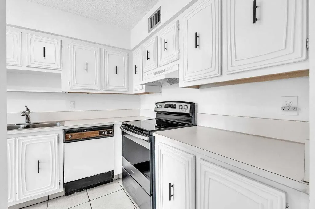 13721 Flora Place Delray Beach FL 33484