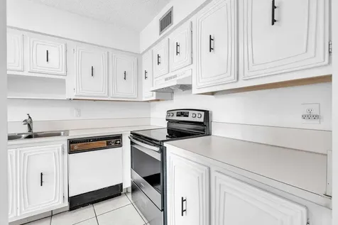 13721 Flora Place Delray Beach FL 33484