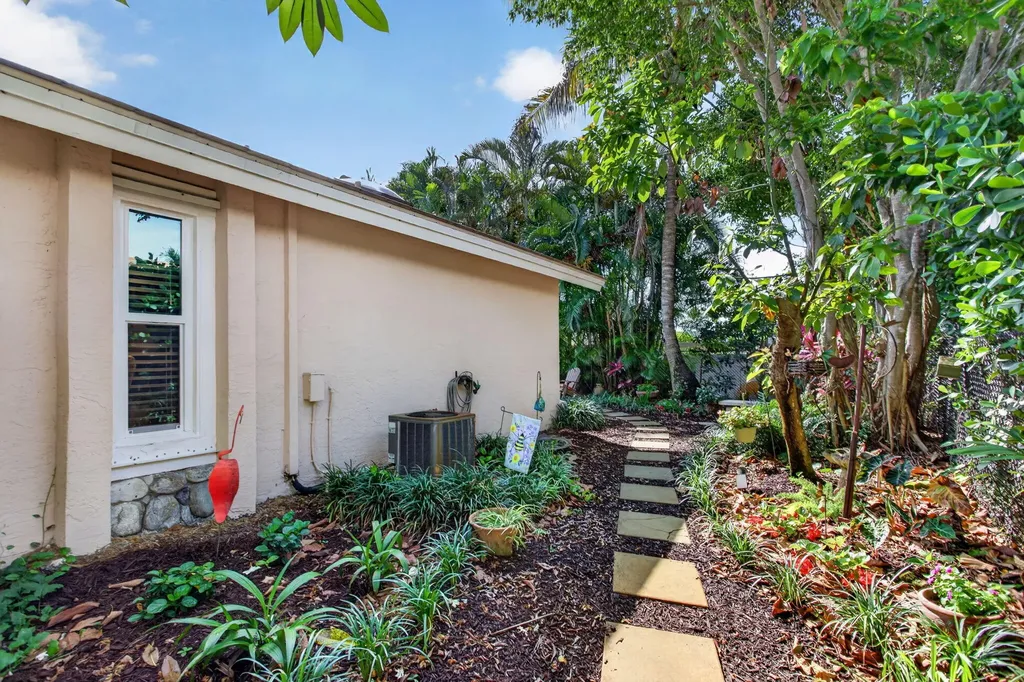11244 NW 10th Manor Coral Springs FL 33071