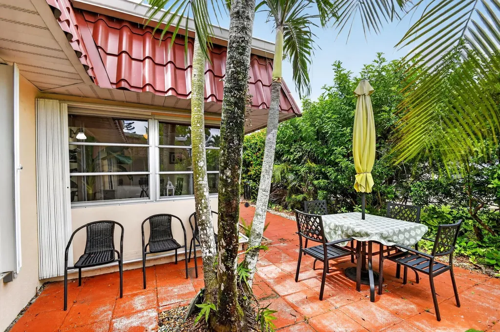 300 Cape Cod Circle Lake Worth FL 33467