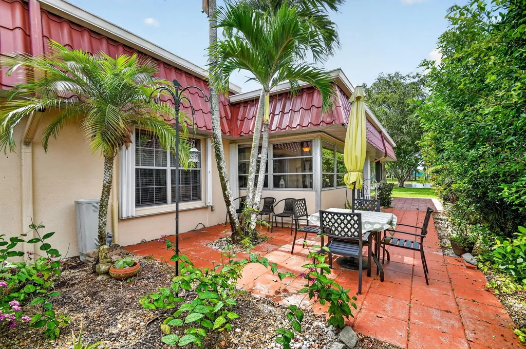 300 Cape Cod Circle Lake Worth FL 33467
