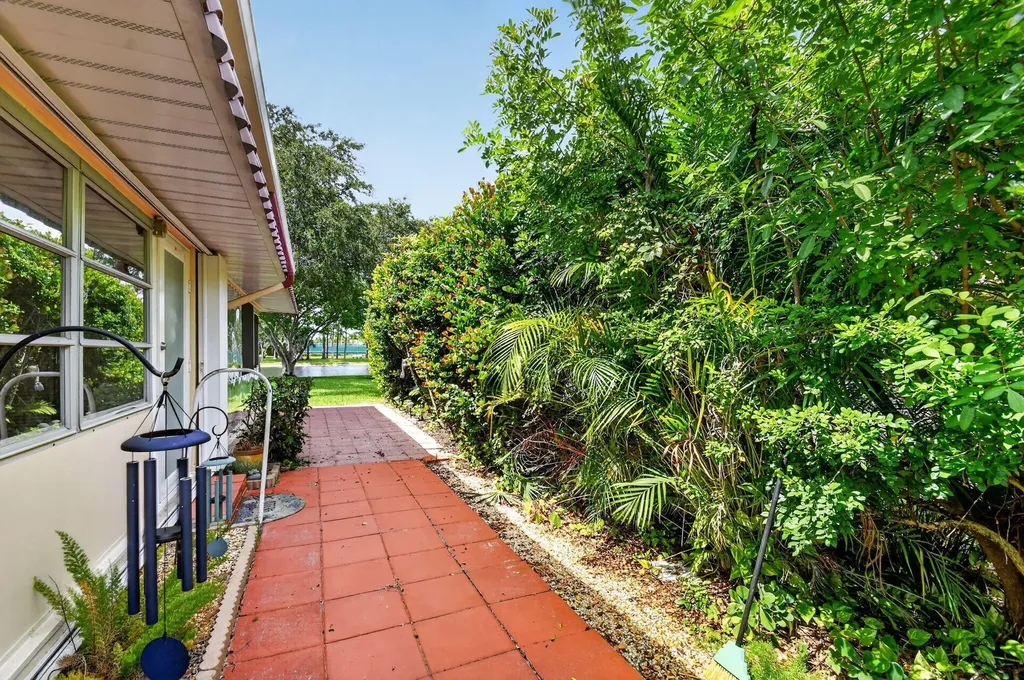 300 Cape Cod Circle Lake Worth FL 33467
