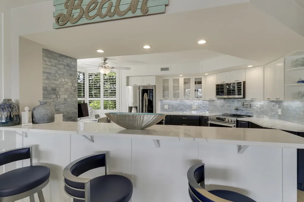 515 Bay Colony Drive N Juno Beach FL 33408