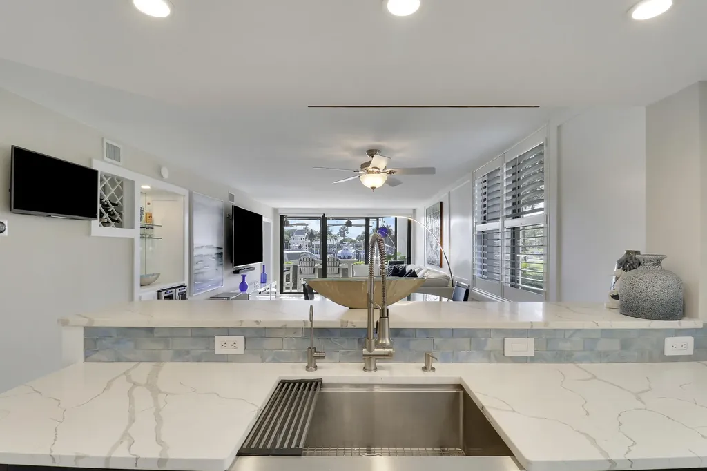 515 Bay Colony Drive N Juno Beach FL 33408
