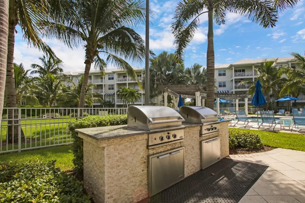 515 Bay Colony Drive N Juno Beach FL 33408