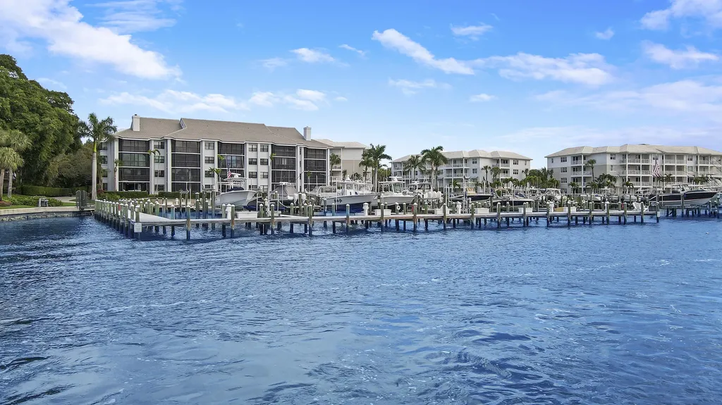 515 Bay Colony Drive N Juno Beach FL 33408