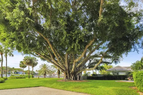 515 Bay Colony Drive N Juno Beach FL 33408