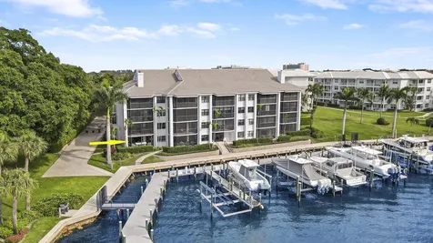 515 Bay Colony Drive N Juno Beach FL 33408
