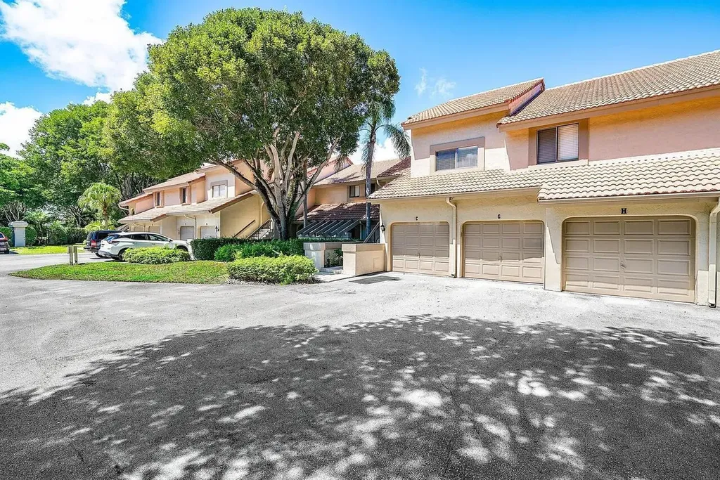 5520 Coach House Circle Boca Raton FL 33486