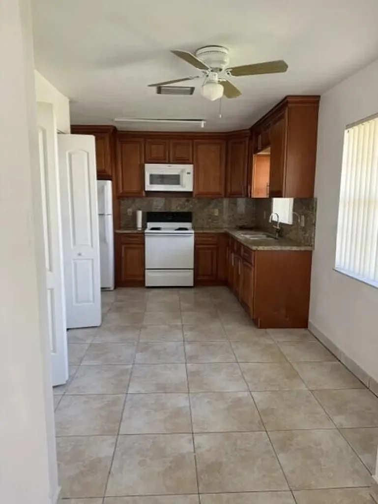 5848 Lincoln Street Hollywood FL 33021