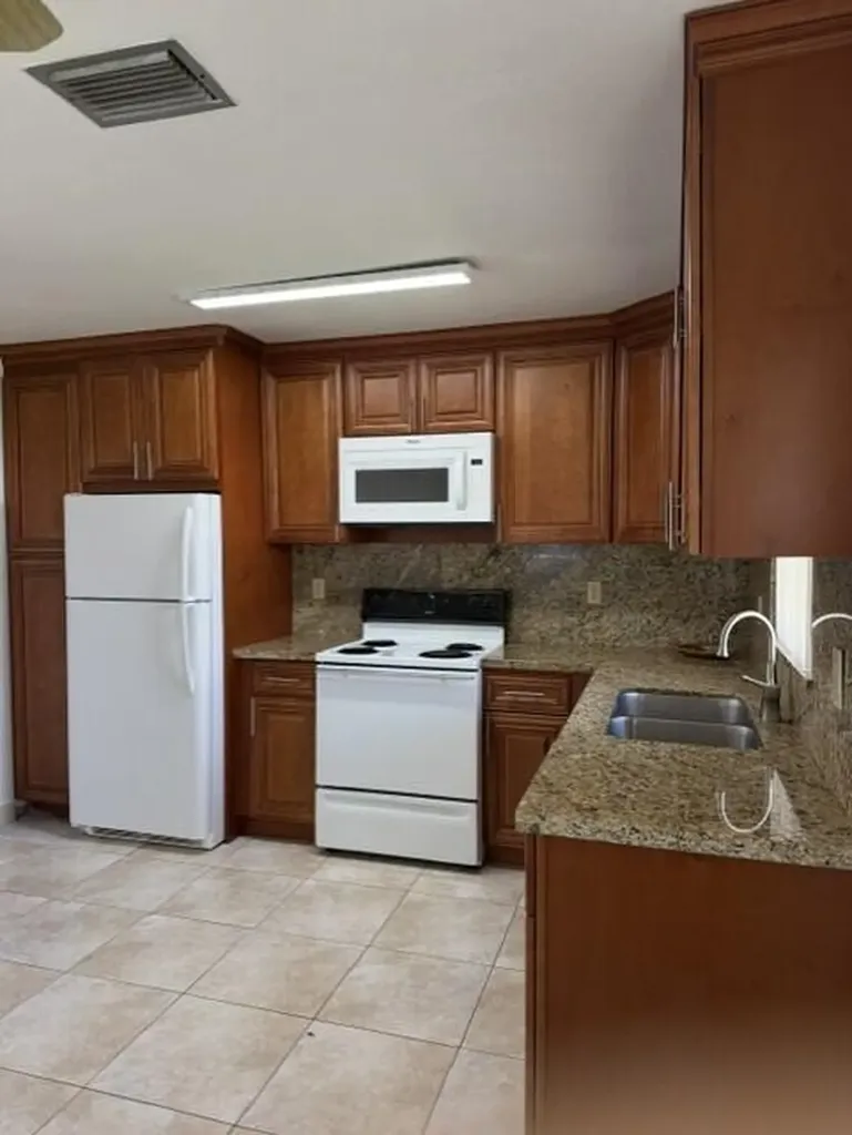 5848 Lincoln Street Hollywood FL 33021