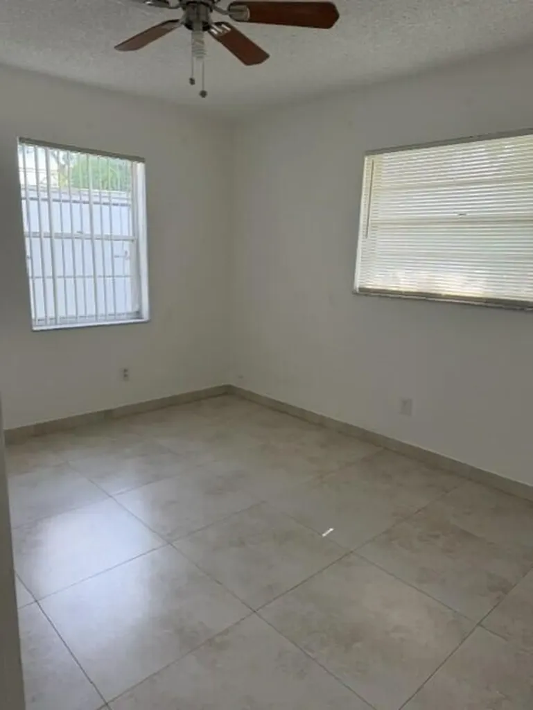 5848 Lincoln Street Hollywood FL 33021
