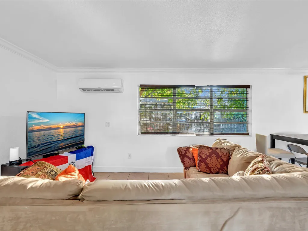 700 SW 5th Court Hallandale Beach FL 33009