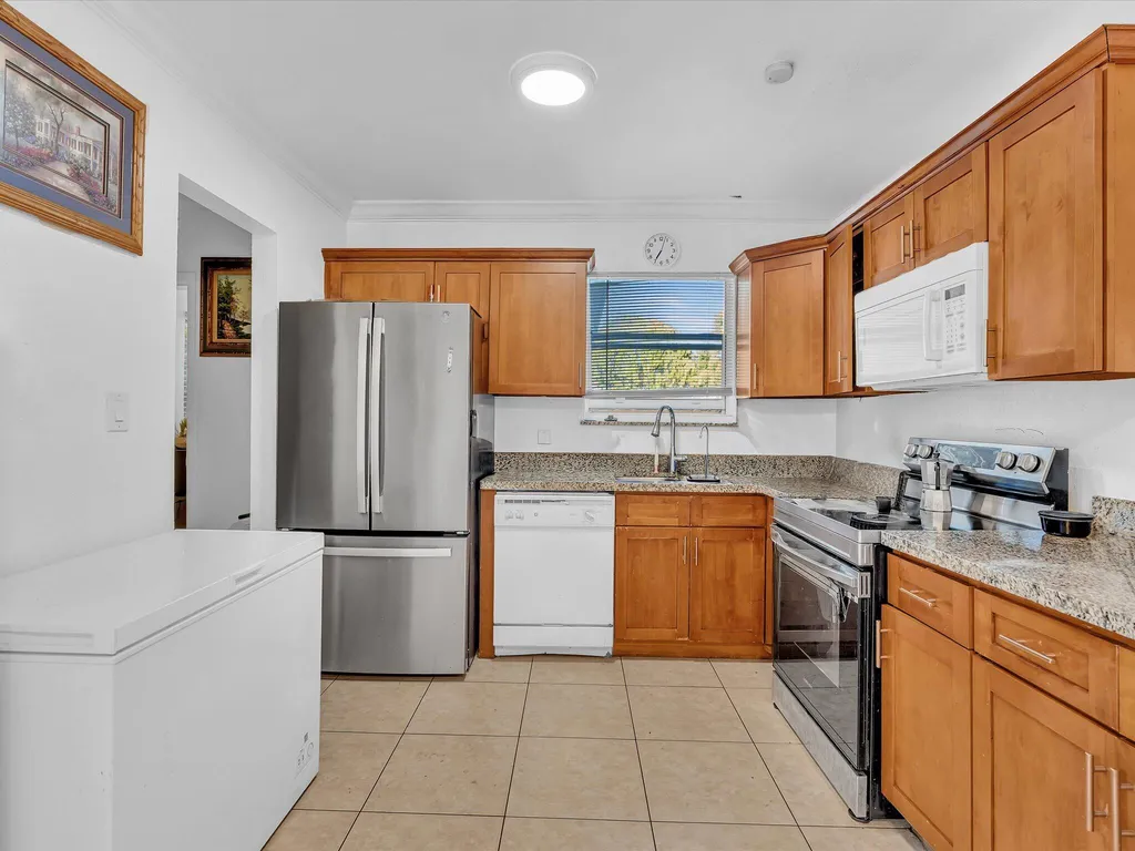 700 SW 5th Court Hallandale Beach FL 33009