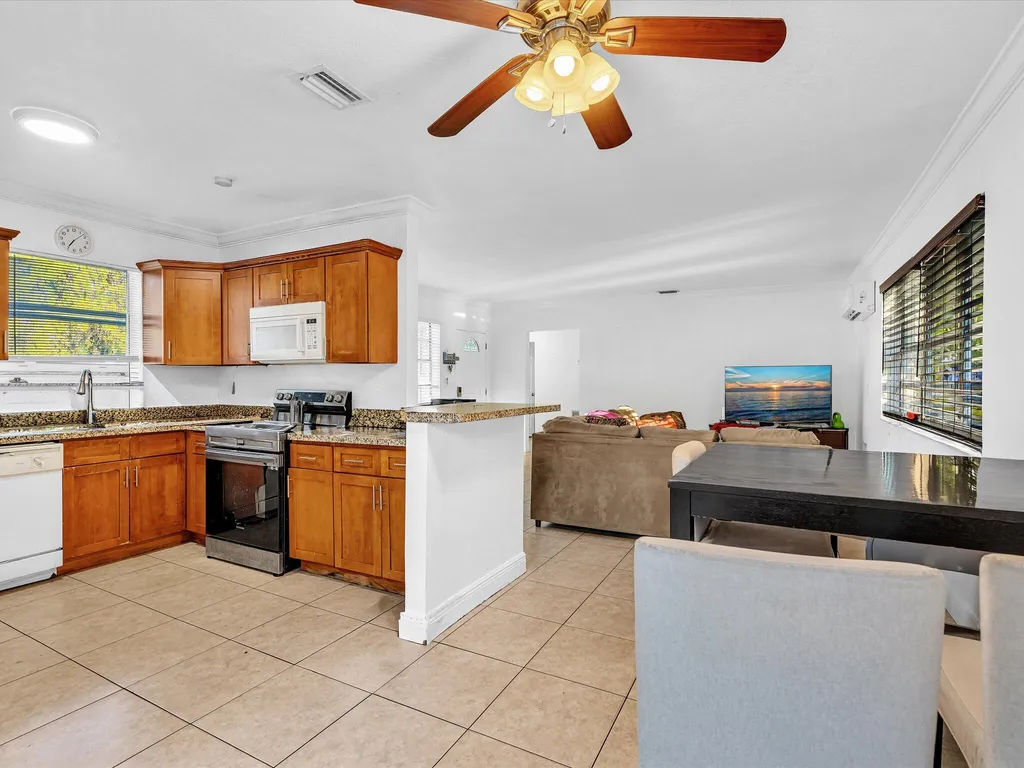 700 SW 5th Court Hallandale Beach FL 33009