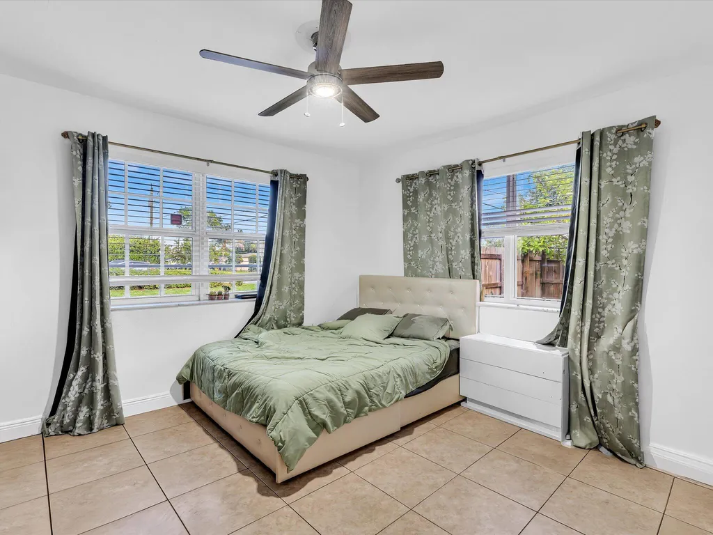 700 SW 5th Court Hallandale Beach FL 33009