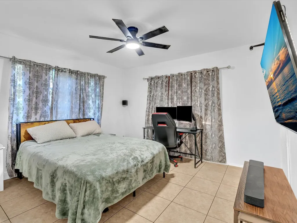 700 SW 5th Court Hallandale Beach FL 33009